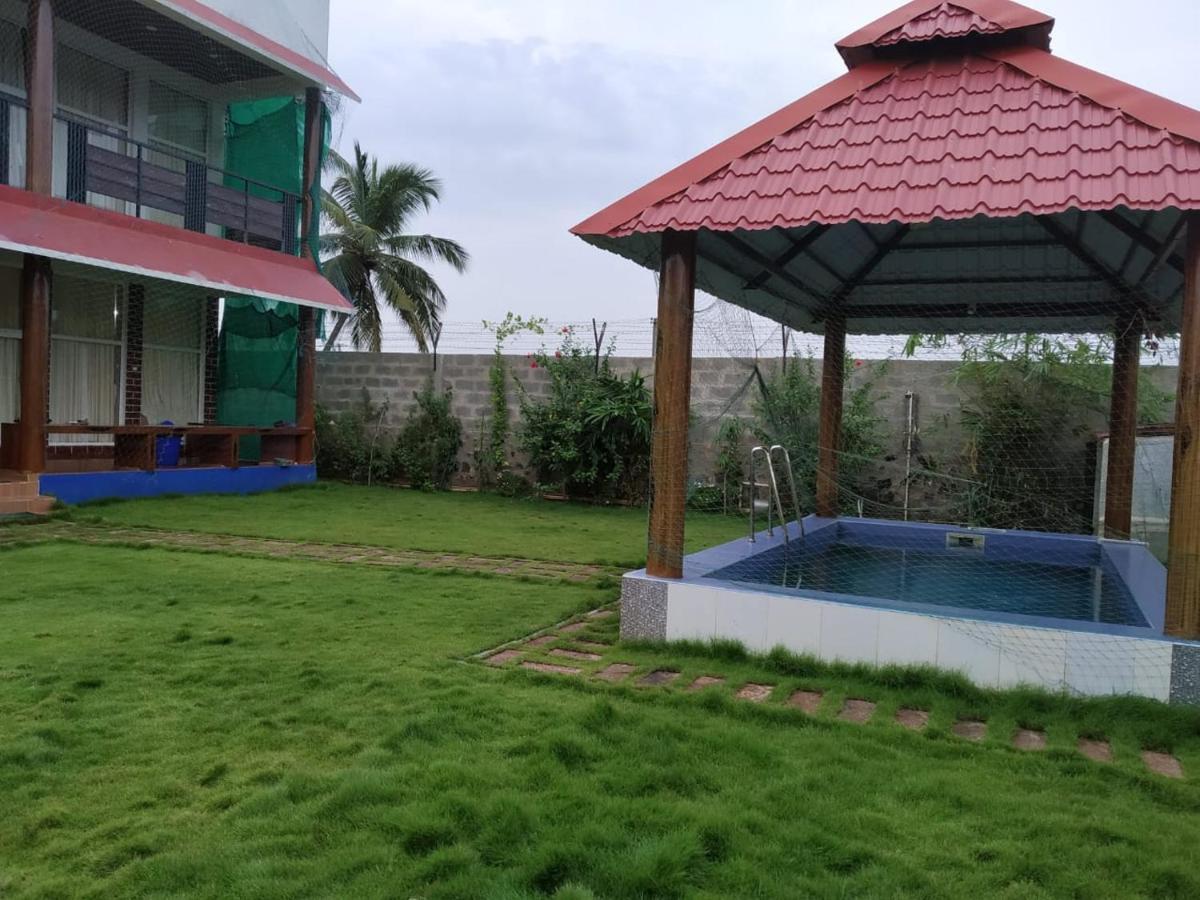 Waves Beach House Puducherry Exterior foto