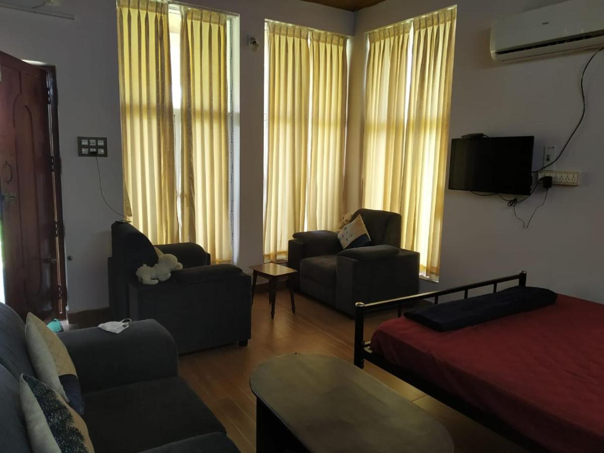 Waves Beach House Puducherry Exterior foto