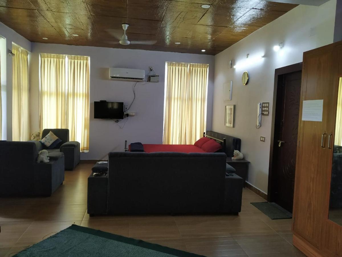 Waves Beach House Puducherry Exterior foto