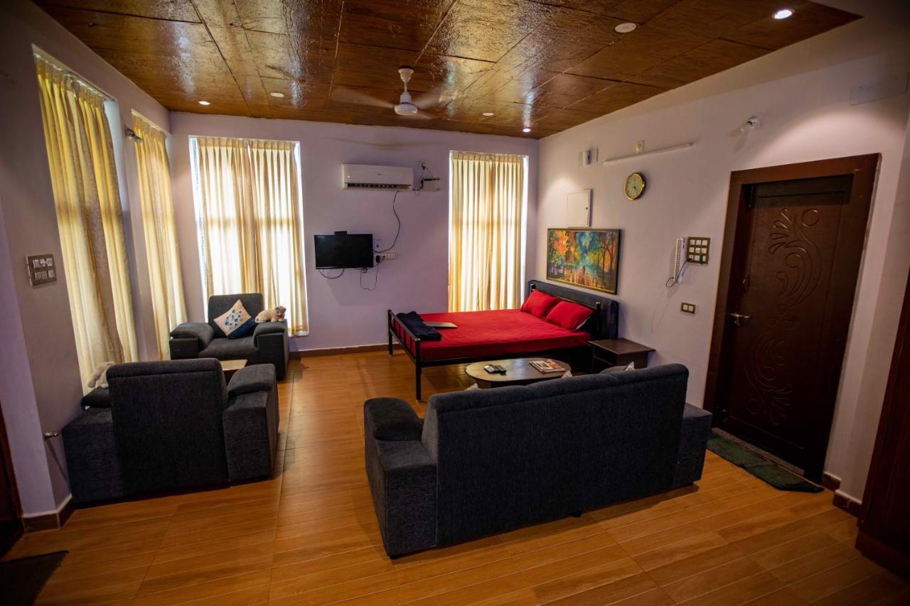 Waves Beach House Puducherry Exterior foto