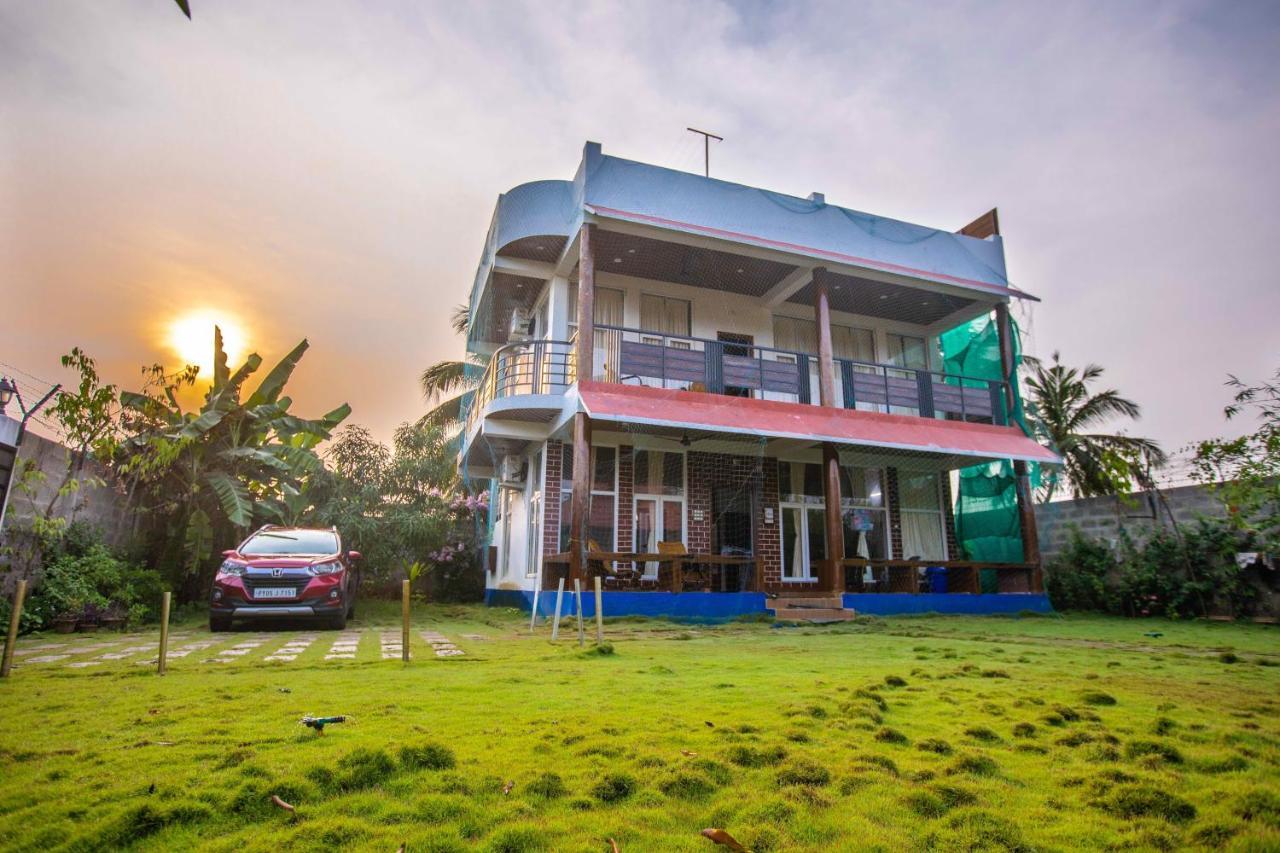 Waves Beach House Puducherry Exterior foto
