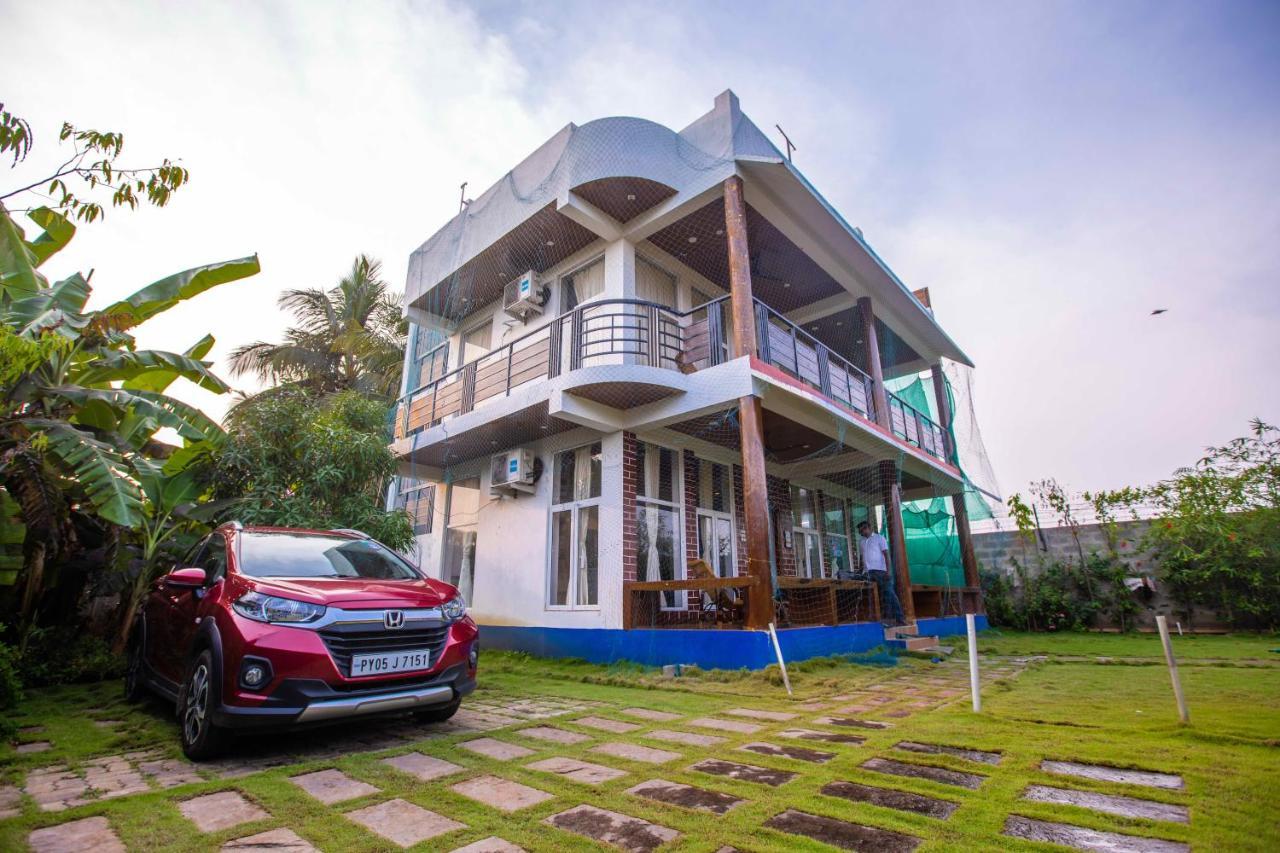 Waves Beach House Puducherry Exterior foto