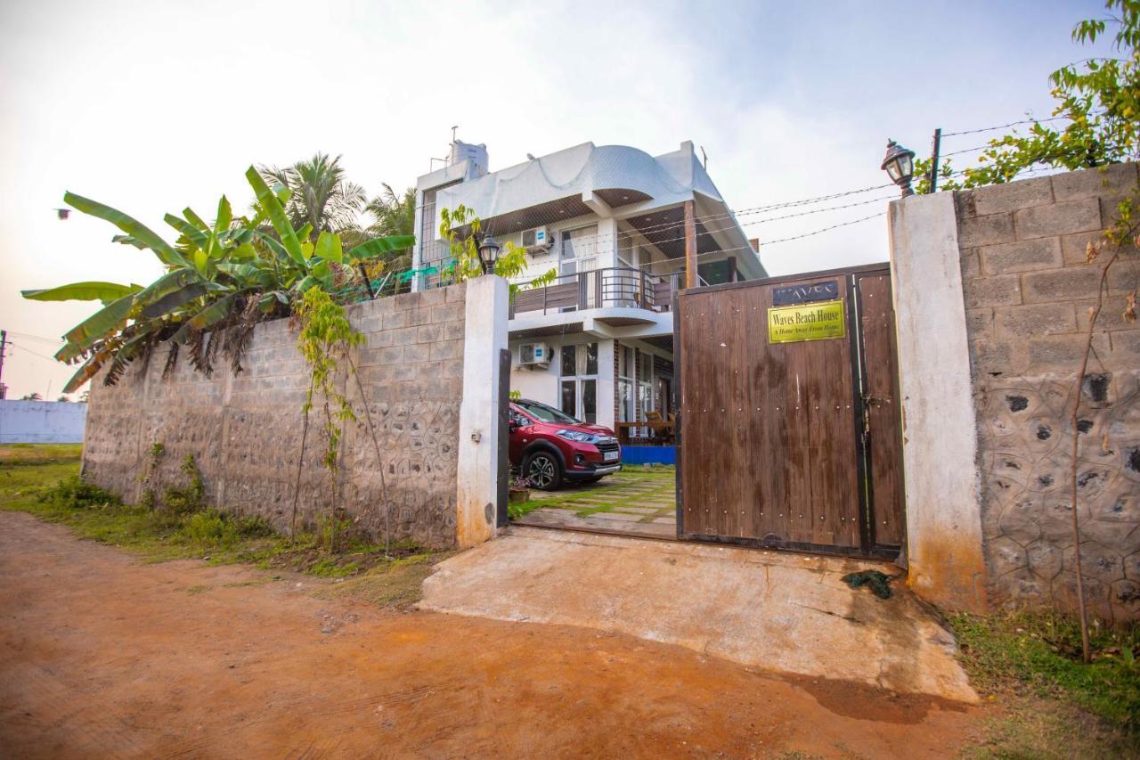 Waves Beach House Puducherry Exterior foto