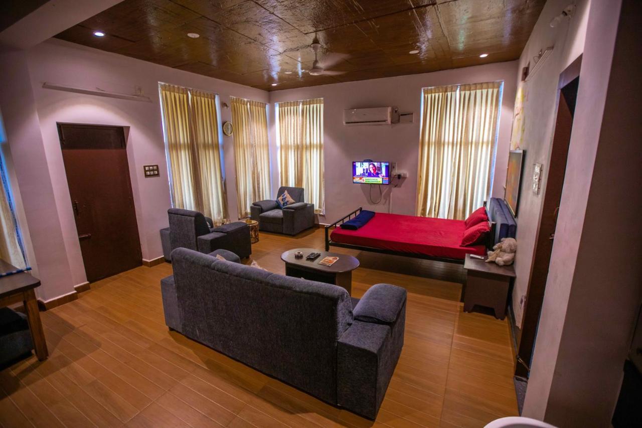 Waves Beach House Puducherry Exterior foto