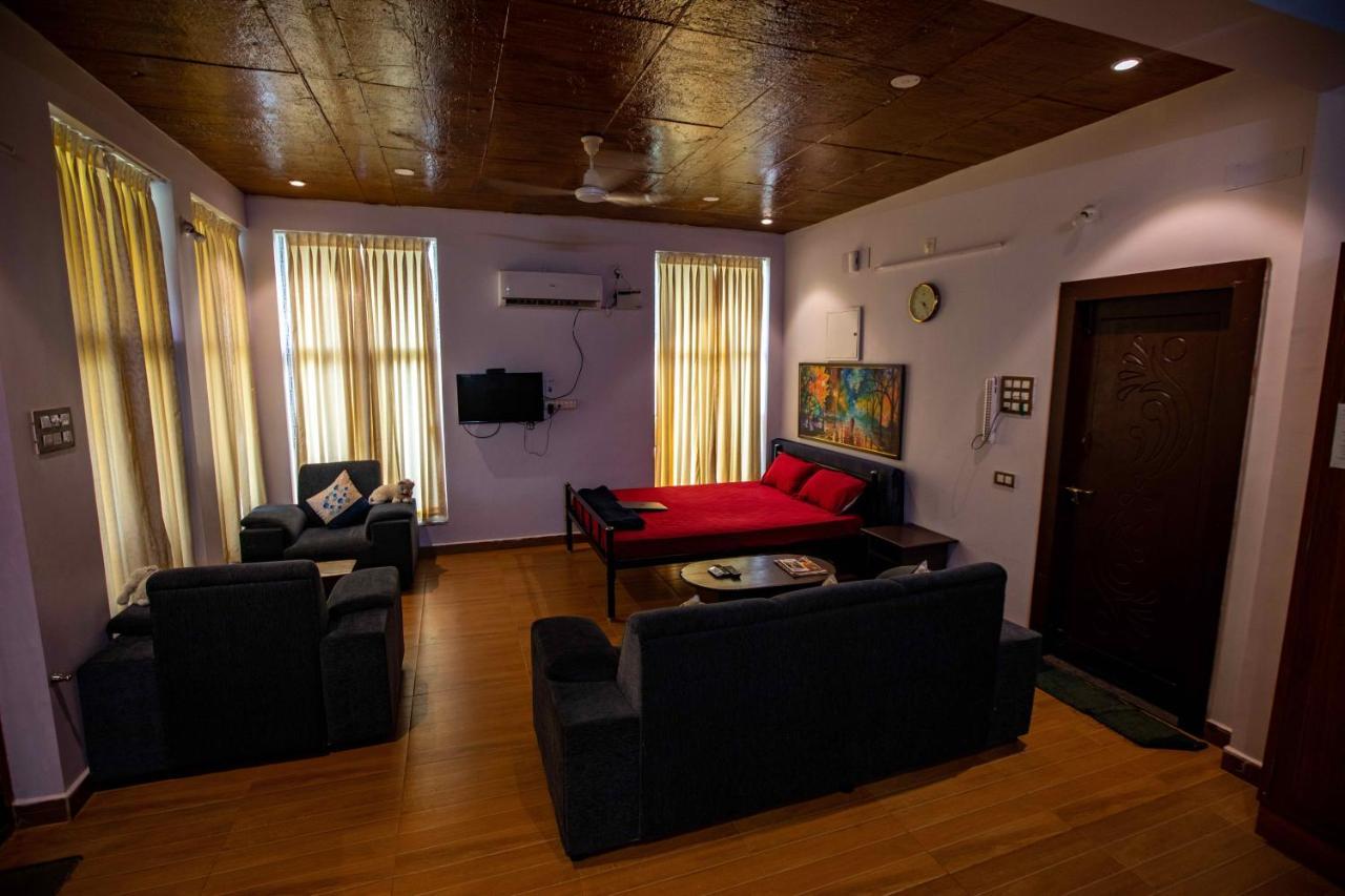 Waves Beach House Puducherry Exterior foto