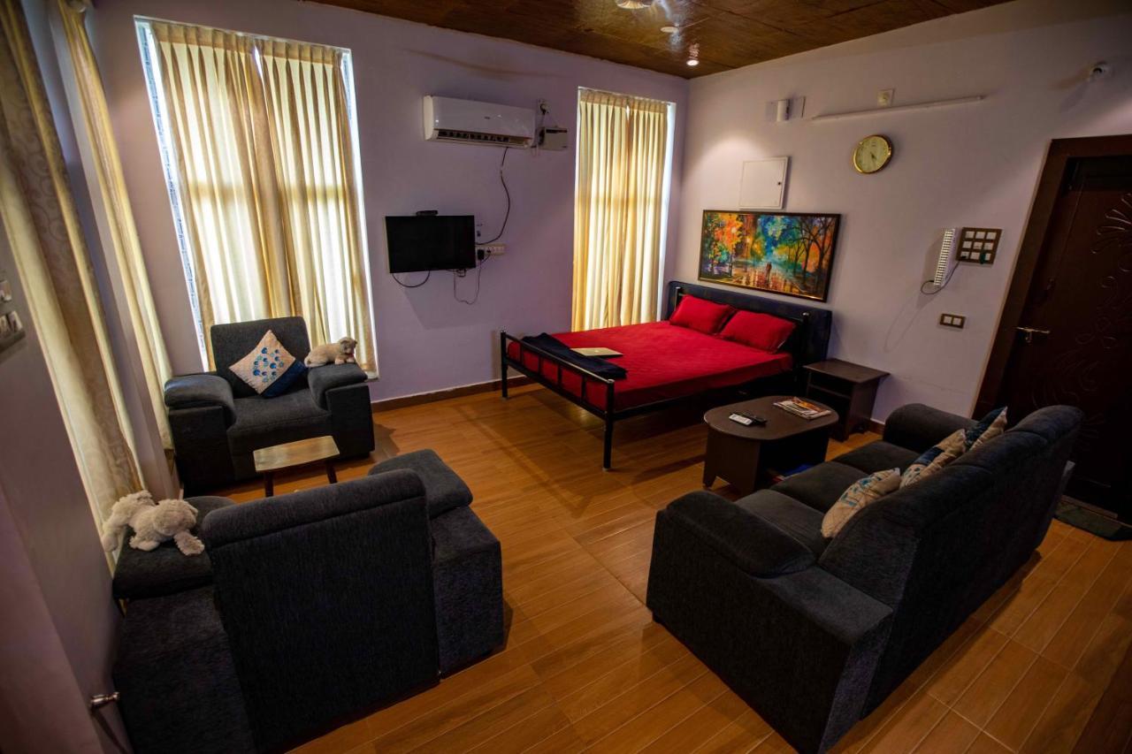 Waves Beach House Puducherry Exterior foto