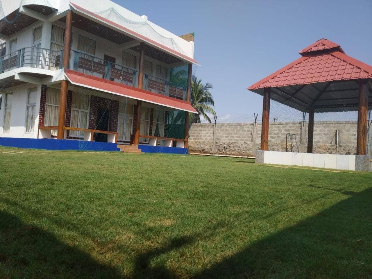 Waves Beach House Puducherry Exterior foto
