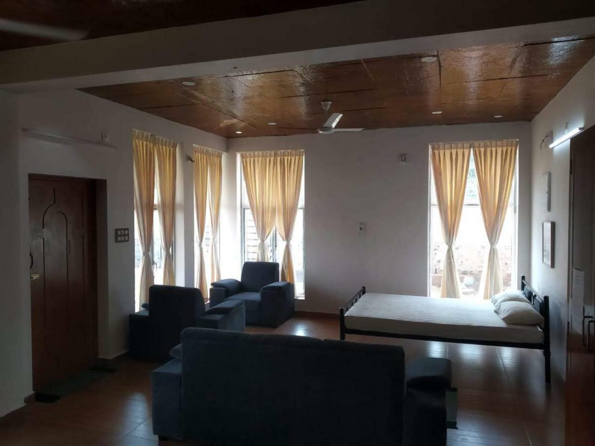 Waves Beach House Puducherry Exterior foto